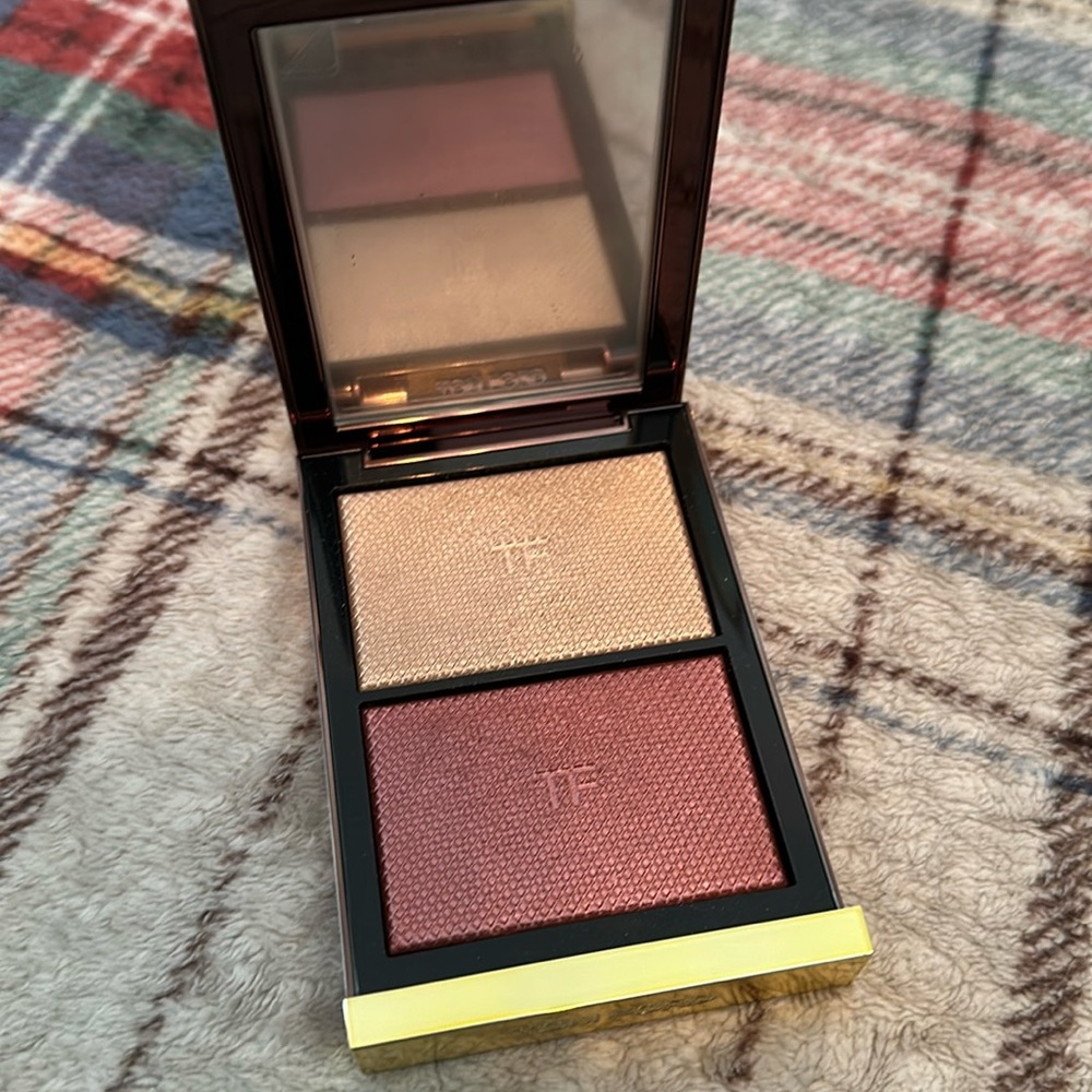Tom Ford Skin Illuminating Powder Duo in 07 Incandescent
